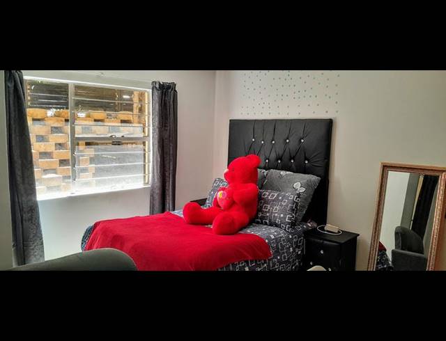 1 BEDROOM APARTMENT FOR SALE IN BRAAMFONTEIN